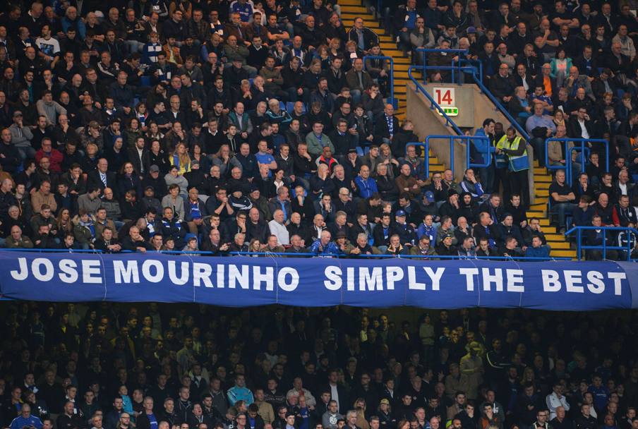 Simply the best, semplicemente il migliore. Stamford Bridge si schiera dalla parte di Mourinho dopo il divorzio dal Chelsea. Afp